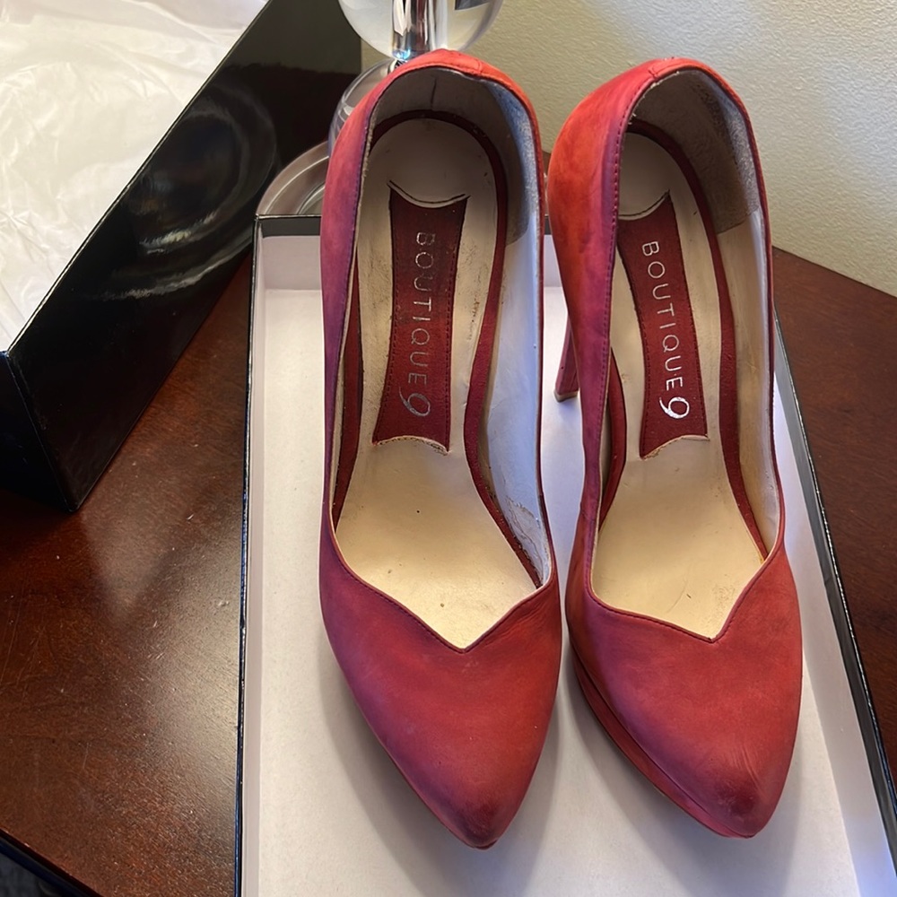 Boutique 9 aproxímate 6 inch suede High heels size 7